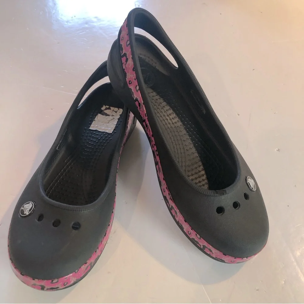 CROCS Sz 3 Black with Pink Decoration Sling Back SHOES